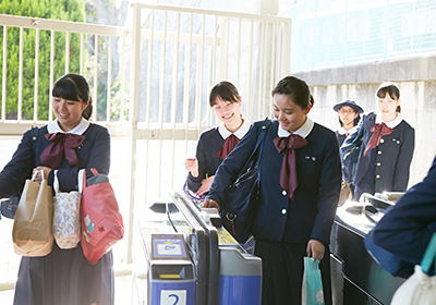 雲雀丘学園専用の改札口