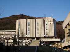 800px-Univ-of-Hyogo-HimejiShosha-MainBldg01.jpg