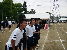 声援を送る生徒たち.JPG